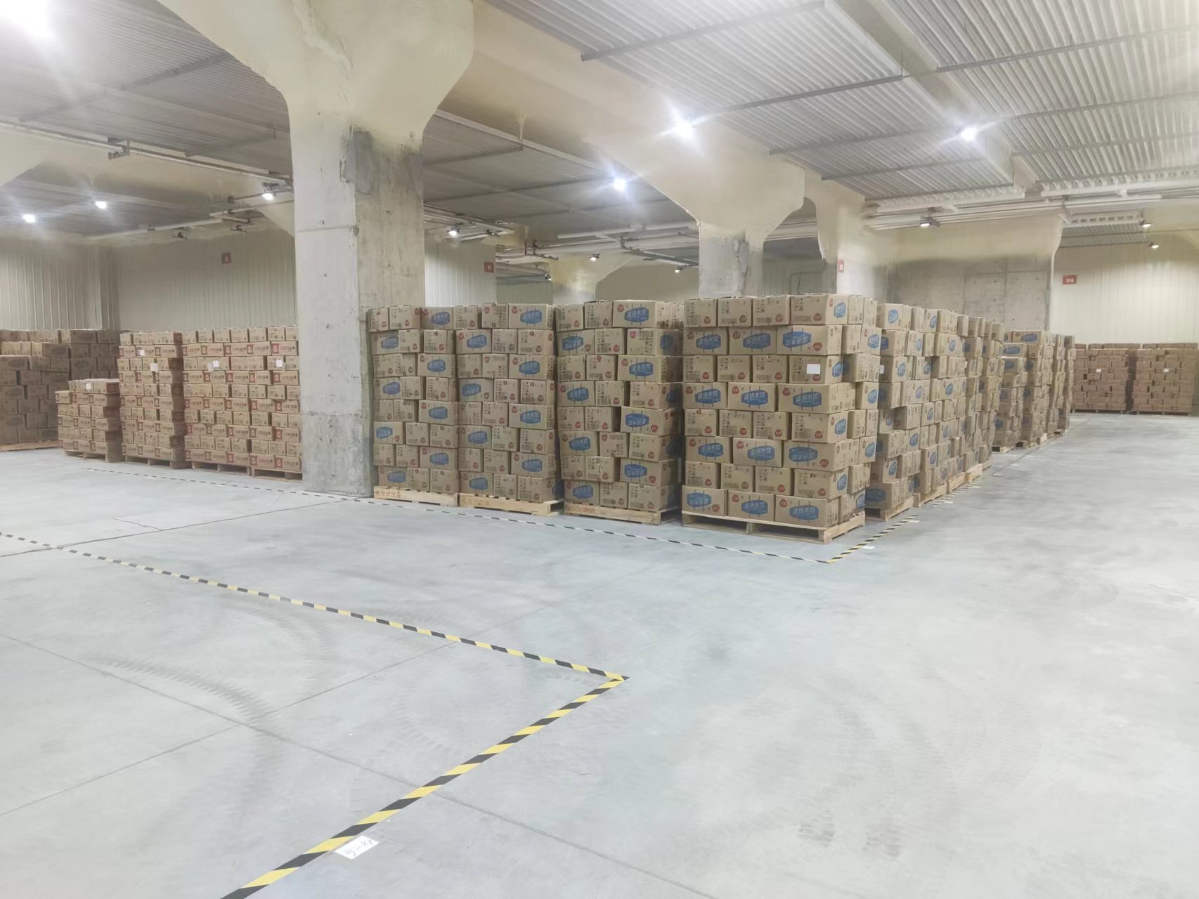 領鮮冷鏈攜手食品企業，提供專業冷凍倉儲服務，助力酒店用品高效配送